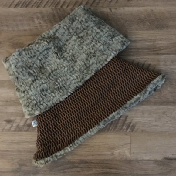 Fantasycore Faux Fur Yellow and Black Long Honeycomb Reversible Neck Warmer - Picture 4 of 15